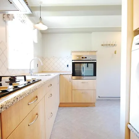Three-bedroom Holiday With A Patio 01 Holiday home